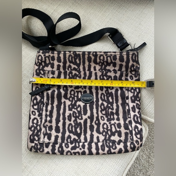 Coach canvas crossbody - Picture 4 of 13
